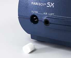Сменный воздушный фильтр и место подключения воздуховодной трубки компрессорного небулайзера Pari BOY SX
