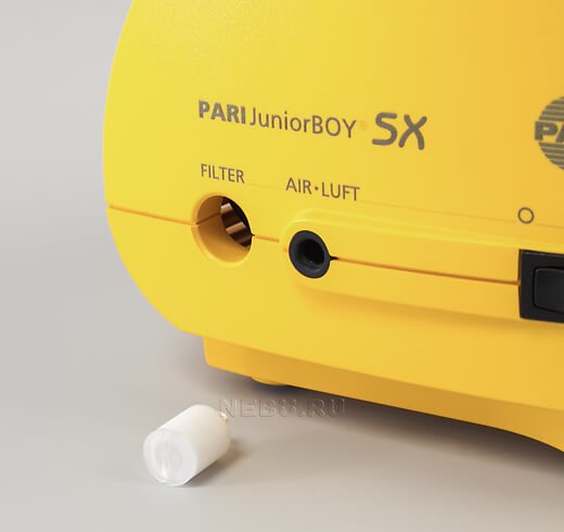 Сменный воздушный фильтр и место подключения воздуховодной трубки компрессорного небулайзера Pari Junior BOY